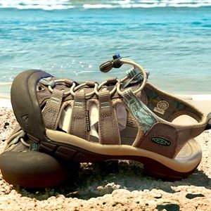 KEEN waterproof Newport H2 Sandals Size 7.5